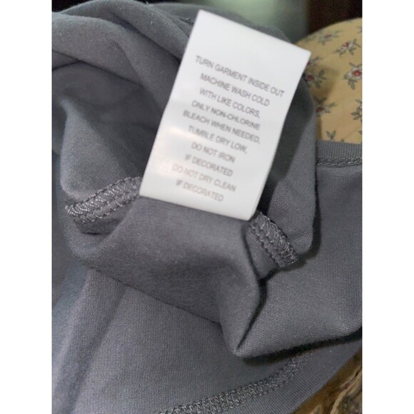 Hooters Vintage NWT Women's Lethal Beauty Graphic Tank Top size M Embellished - Picture 8 of 8